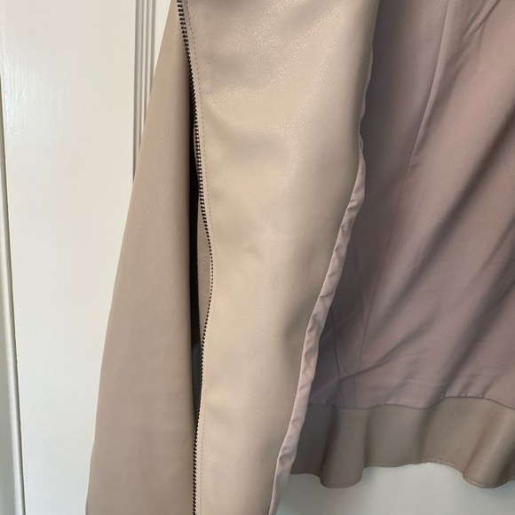 Tahari jacket - Picture 9 of 11